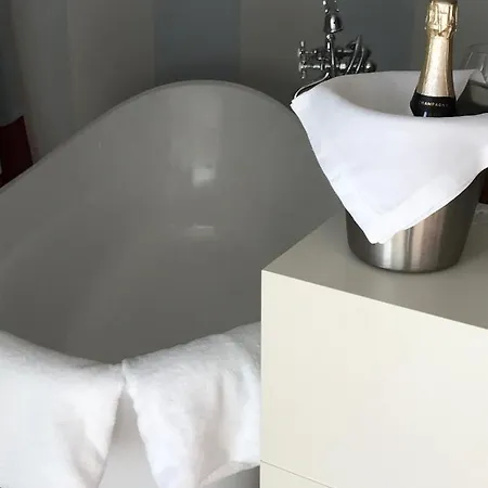 Maison Petit Perlage And Champagne Serralunga di Crea