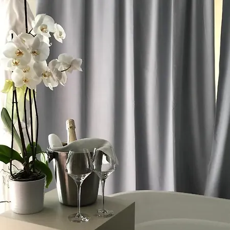 ベッド・アンド・ブレックファスト Maison Petit Perlage And Champagne Serralunga di Crea