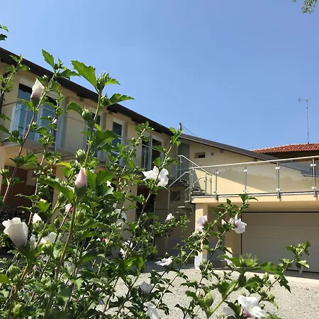 ベッド・アンド・ブレックファスト Maison Petit Perlage And Champagne