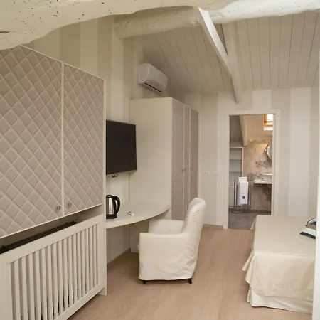 Maison Petit Perlage And Champagne 3*