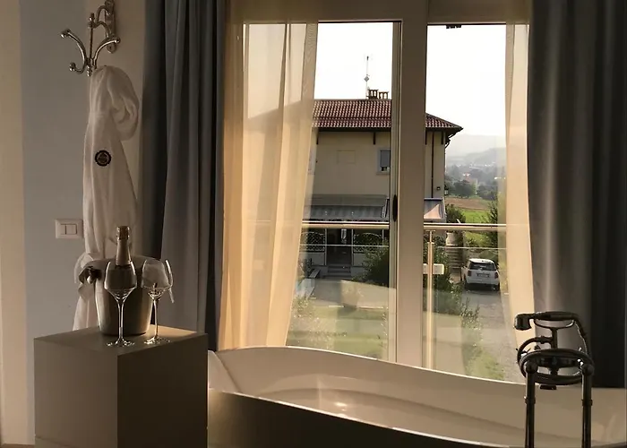 Maison Petit Perlage And Champagne Serralunga di Crea